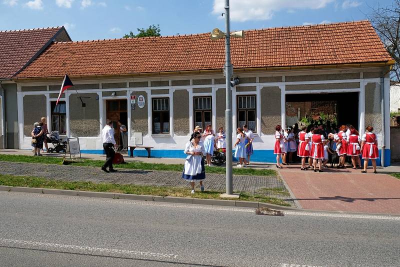 Obnovení hodů se před devíti lety ujal Kuřimský dámský klub.
