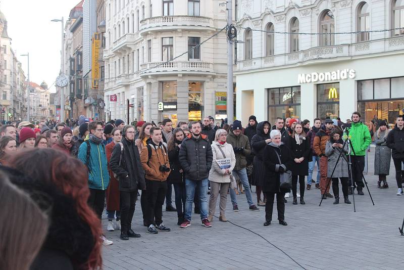 Vzpomínková akce na památku zavražděného novináře Jána Kuciaka a jeho partnerky Martiny Kušnírové na náměstí Svobody v centru Brna.