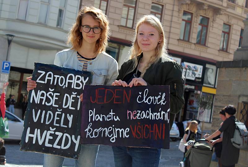 Studenti v pátek dopoledne stávkovali na brněnském Dominikánském náměstí. Za lepší klima.