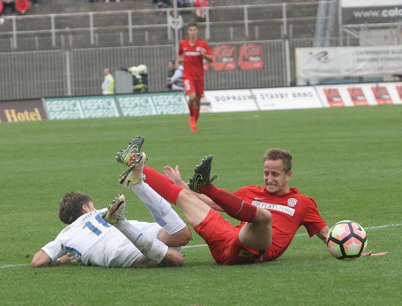 Tomu zápasu nic nechybělo. Dynamický fotbal se spoustou šancí, šest gólů, zahozená penalta a rozuzlení poslední akcí. Prvoligoví fotbalisté Zbrojovky na domácím trávníku remizovali před zraky 9223 diváků s pražskou Spartou 3:3.