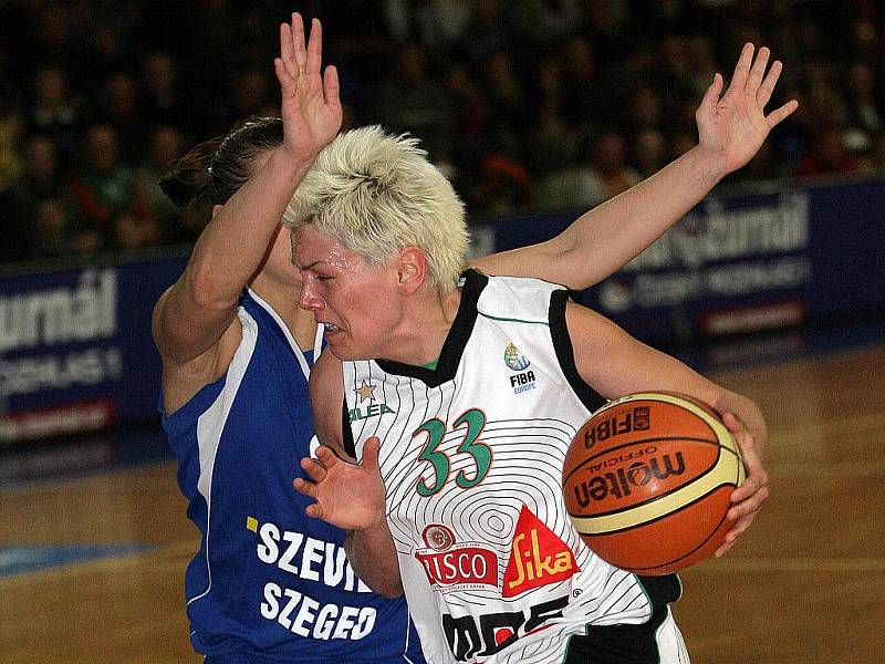 Basketbalistky Frisko Sika Brno porazily maďarský Szeged.