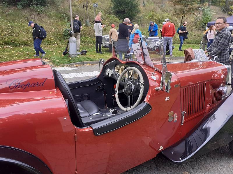 Milovníci historických automobilů i motocyklů si první říjnovou sobotu přišli na své při tradičním závodu Brno-Soběšice.