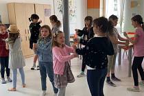 Jak se učí děti v Brně? Srovnání alternativní a tradiční výuky