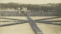 Záběry z prvního orelského sletu v roce 1922 v Brně, kterého se zúčastnilo přes 60 tisíc cvičenců a čestných hostů.