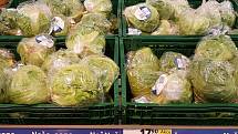 Ceny ovoce a zeleniny v jednom brněnském supermarketu.
