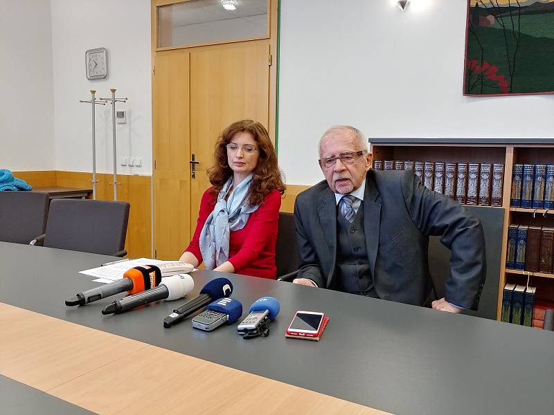Nový ombudsman Stanislav Křeček a jeho zástupkyně Monika Šimůnková.