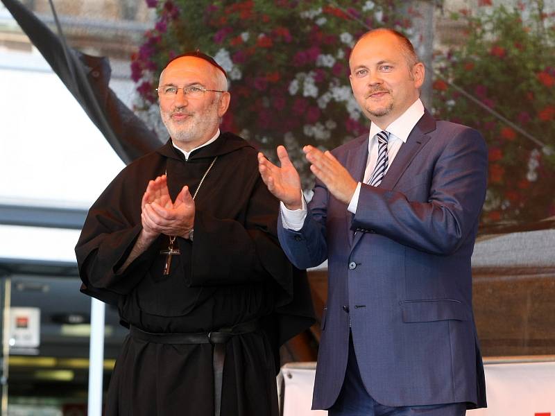 Desáté jihomoravské dožínky hostilo brněnské náměstí Svobody. Pořadatelé pro návštěvníky připravili bohatý program. Lidé mohli vidět několik folklorních vystoupení nebo ukázku zásahu historických hasičů. Obdivovali i zemědělskou techniku. 