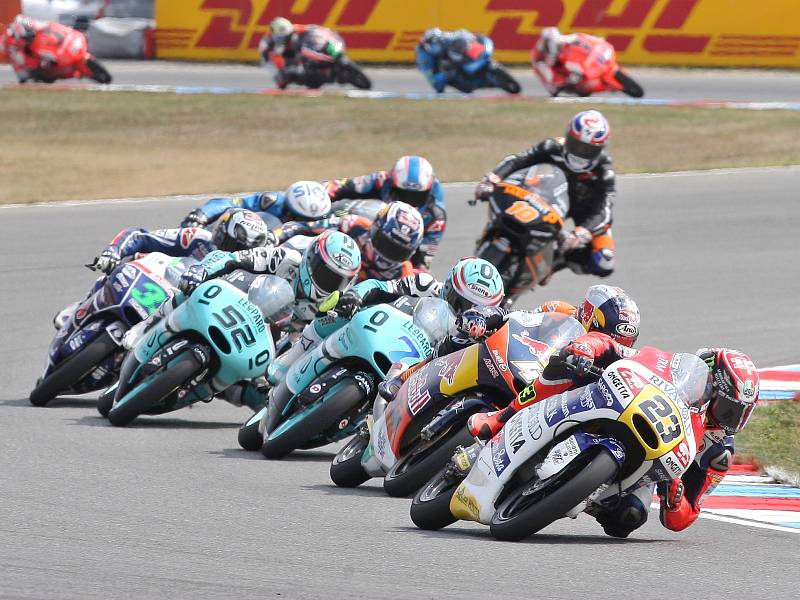 V závodě nejslabší kubatury Moto3 dojel při motocyklové Velké ceně z českých zástupců nejlépe rohatecký Jakub Kornfeil. Karla Haniku, jenž startoval ze sedmého místa, potkal ve druhém kole pád. Závod třídy Moto2 vyhrál Johann Zarco.