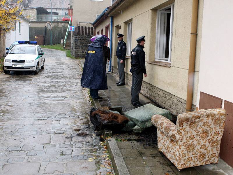 Žena z Židlochovic na Brněnsku zahynula při požáru rodinného domku.