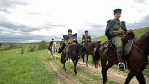 Nadšenci kolem spolku Acaballado si letos připomínají výročí konce Druhé světové války jízdou na koních v uniformách tehdejší armády Sovětského svazu.