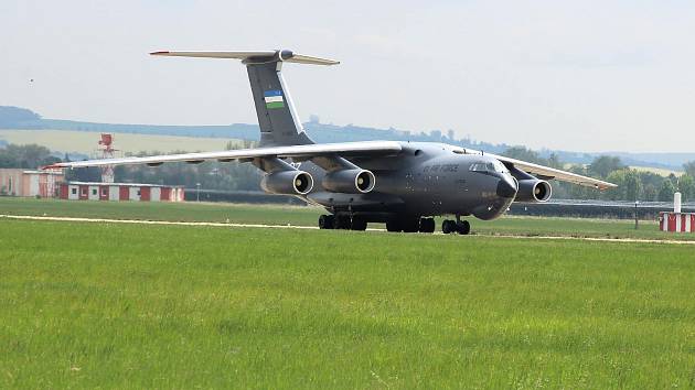 Vzácná návštěva zavítala na brněnské letiště. Přistál tam Iljušin IL-76MD. Jednalo se o uzbecký státní let.