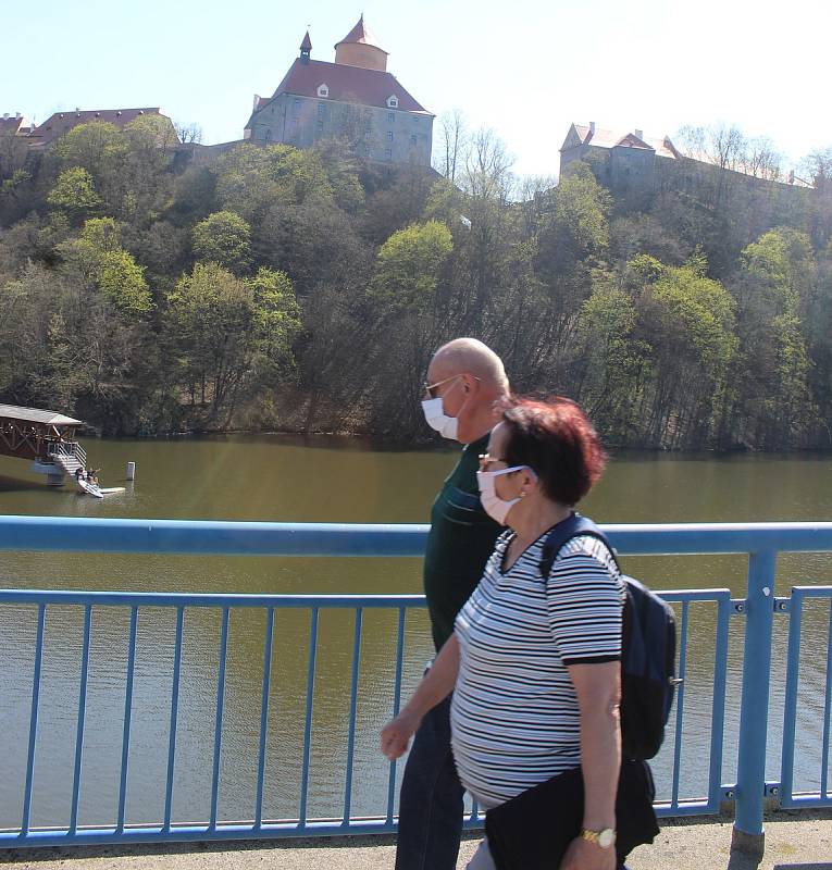 Známé turistické cíle na jihu Moravy na Boží hod velikonoční moc lidí i přes téměř letní počasí nelákala.