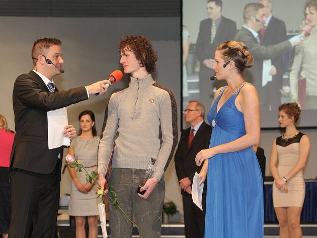 SPORTOVEC BRNA. Lezec Adam Ondra (uprostřed) už třikrát po sobě ovládl anketu o nejlepšího sportovce roku města Brna. 
