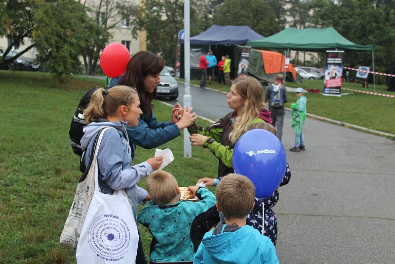 Lidé na Lesné se sešli na Roklefestu. Za bicí usedl starosta.