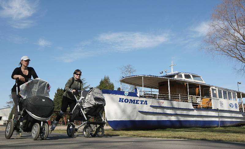 Cyklisté i bruslaři vyrazili ven. Záchranáři je musí častěji ošetřovat.