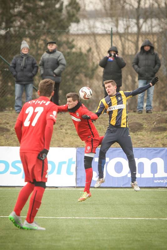 Fotbalisté brněnské Zbrojovky (v červeném) zvítězili v Tipsport lize nad Opavou 2:1.