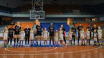Basketbalistky KP Brno (na snímku v zelenobílých dresech) podlehly při svém pátém vystoupení v EuroCupu Angers.