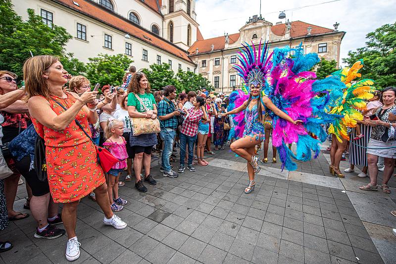 Brasil Fest Brno je jediný festival svého druhu v celé republice. Příznivcům hudby, dobrého jídla a tance umožní prožít tradiční brazilskou kulturu na vlastní kůži přímo v centru Brna.