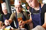 Sedmáci, osmáci a deváťáci se v kuchařské soutěži pořádané brněnským magistrátem utkali o titul Kuchař kadet.