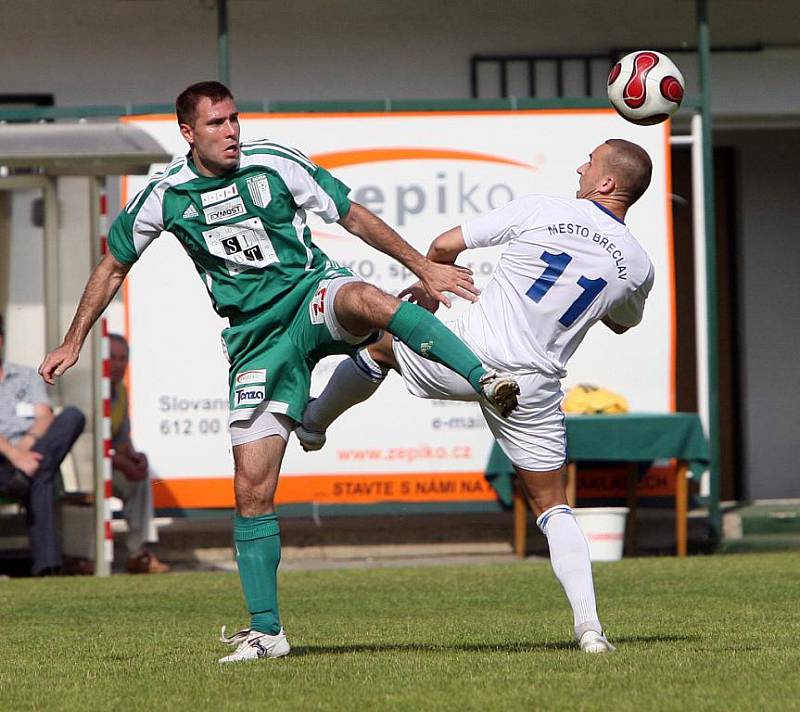 Fotbalisté Bystrce v zápase s Břeclaví.