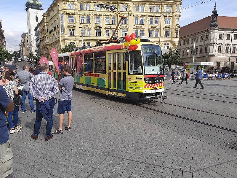 Slavnostní křest záchranářské šaliny v Brně.