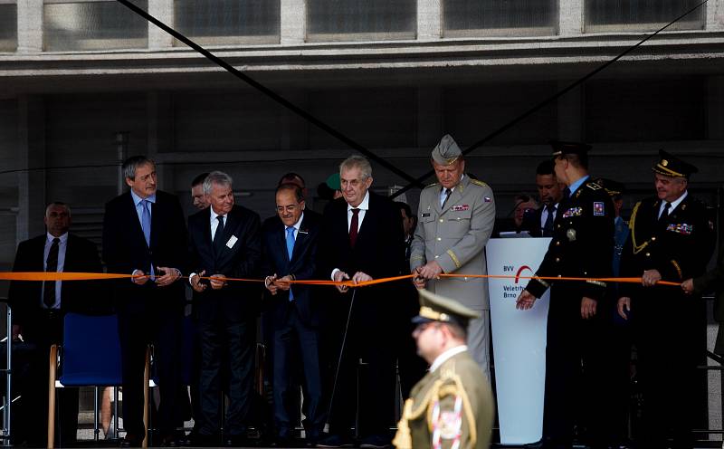 Třetí a zároveň závěrečný den prezidenta České republiky na návštěvě Jihomoravského kraje strávil Miloš Zeman v Brně a Kuřimi.