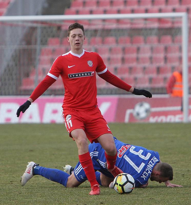 Fotbalisté Zbrojovky Brno (v červeném) porazili Olomouc 1:0.