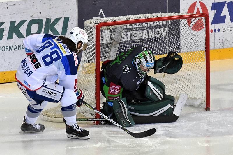 Hokejisté Komety Brno (v bílém) podlehli Mladé Boleslavi 0:2.