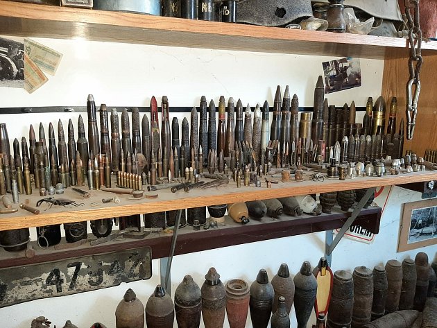 Množství munice z války našli policisté na jedné chatě na Brněnsku.