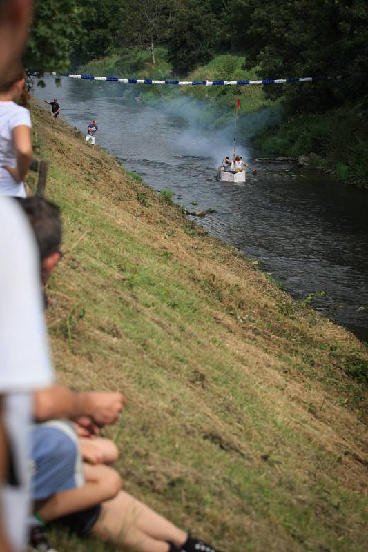 Na Černovickém nábřeží se zájemci utkali o vítězství v takzvané neckyádě. Na Svitavu nasedli v libovolném plavidle a snažili se označenou trať projet co nejrychleji.