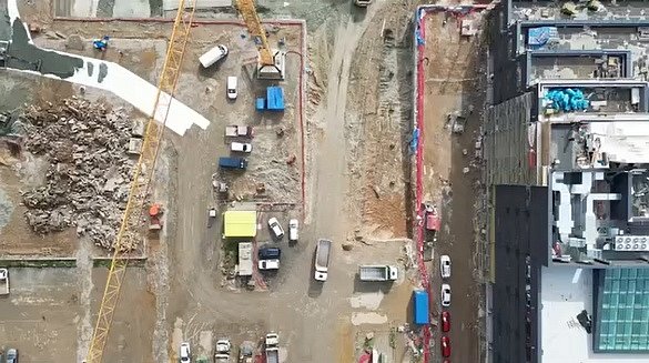 Stavba Areny Brno u výstaviště: potrubí je hotové, pracují na betonech a izolaci