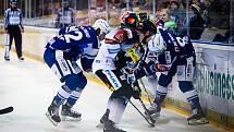 Hokejisté Komety (v modrém) sehráli se Spartou vyrovnanou partii, ale do Brna se vrátili bez bodu.
