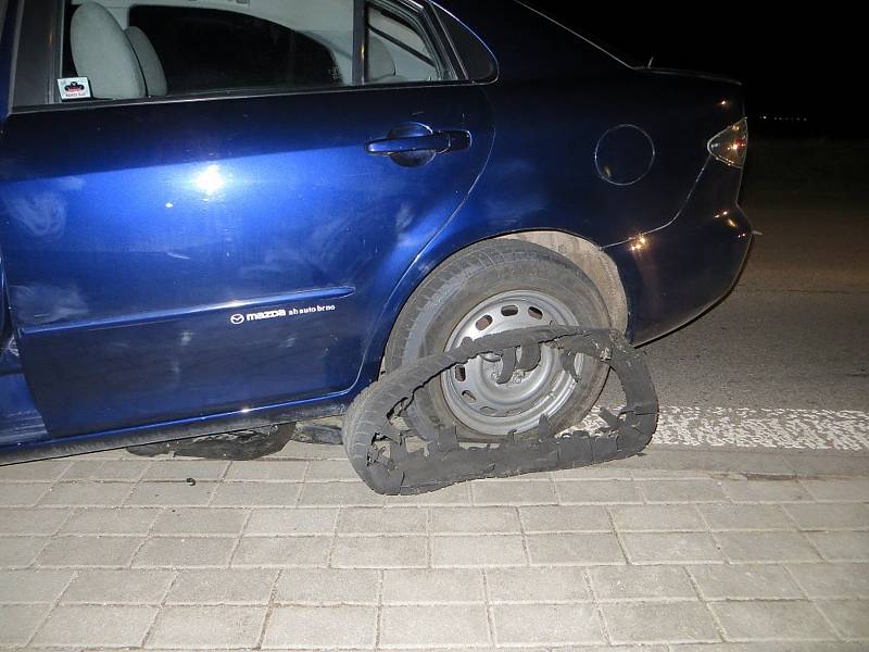 Až dvou set kilometrů v hodině dosahovala rychlost řidiče, který ve středu večer na Brněnsku ujížděl policistům.