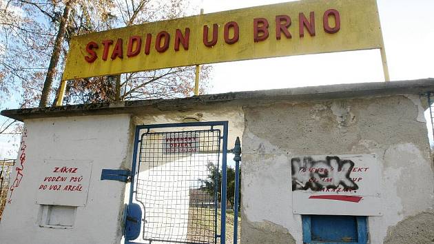 Stadion v brněnských Pisárkách, který využívá Univerzita obrany jako sportovní areál, je na seznamu majetku, jenž chce ministerstvo obrany v příštím roce prodat.