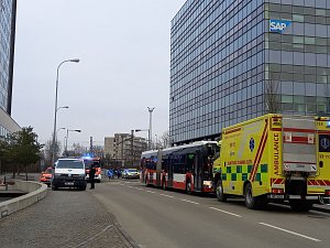 Zásah v brněnské Holandské ulici. V jedné z tamních budov vyhrožoval ozbrojený muž. Z objektu evakuovali dvě stě lidí.
