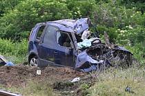 Po srážce s vlakem na přejezdu mezi Moravskými Bránicemi a Silůvkami na Brněnsku zemřel 23. května 2020 odpoledne řidič auta.