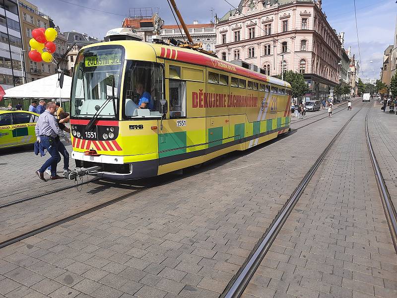 Slavnostní křest záchranářské šaliny v Brně.