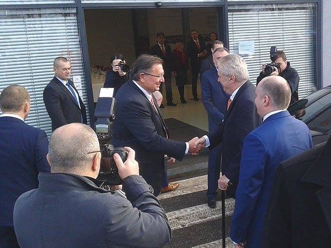 Prezident Zeman při návštěvě Zetoru.