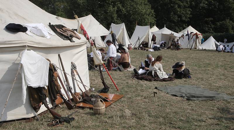 Přes dvě stovky mužů čítající vojsko vyrazilo v sobotu odpoledne na Kraví horu. Oslavy Dne Brna se tam konaly poprvé v historii.