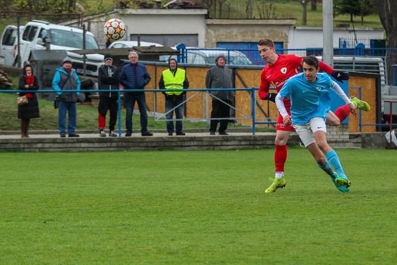 Boskovičtí fotbalisté (v modrém) porazili vedoucí Bohunice na jejich hřišti 1:0.