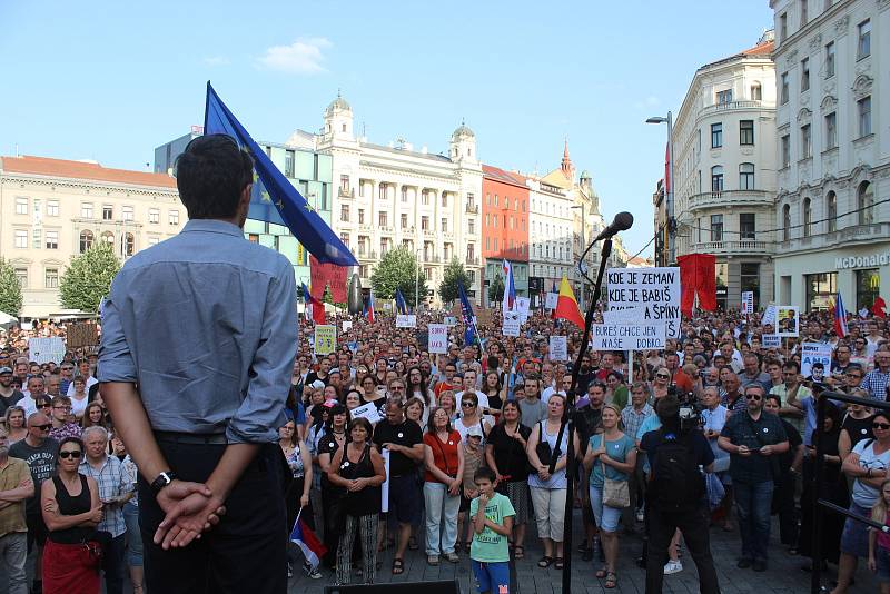 V Brně podle organizátorů demonstrovalo nejméně pět tisíc lidí.