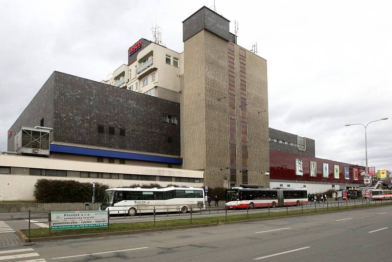 Na nové náměstí se v budoucnu vypraví Brňané. Vzniknout má na místě bývalého obchodního domu Tesco na brněnském Dornychu. Vyrůst tam mají i nové byty nebo hotel.