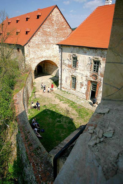 Státní hrad Veveří na Brněnsku spojil slavnostní zahájení nové sezóny s velikonoční nedělí.