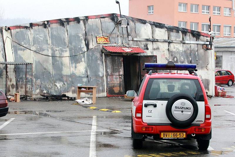 Na tržnici v Olomoucké ulici začalo vyšetřování požáru.