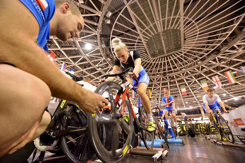 Dráhoví cyklisté brněnské Dukly David Sojka s Martinem Čechmanem se probojovali mezi nejlepší šestnáctku na mistrovství Evropy v německém Berlíně.