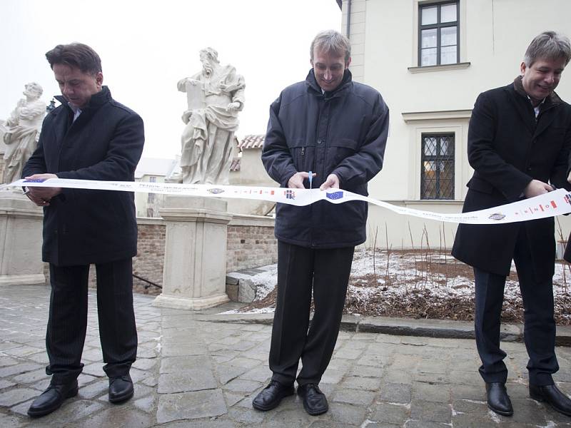 Okolí katderály na Petrově v prosinci otevřeli po několikaměsíčních opravách. 