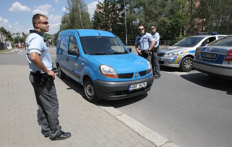 Měřičkovu ulici v Brně uzavřela dnes dopoledne policie kvůli masivnímu úniku plynu.