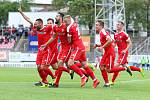 Nejdřív hrůzostrašný start, poté snový obrat a nakonec vystřízlivění v podobě srovnávacího gólu na konečných 3:3. Taková baly první barážová bitva mezi fotbalovou Zbrojovkou Brno (v červeném) a Příbramí.