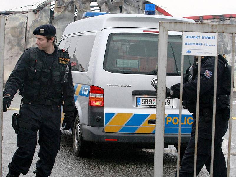 Na tržnici v Olomoucké ulici začalo vyšetřování požáru.