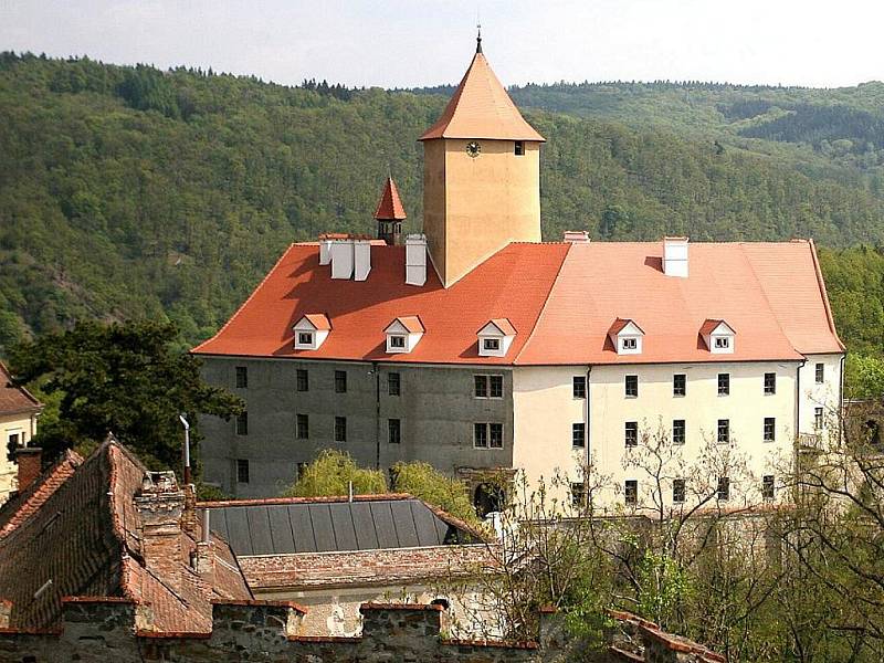 Hrad Veveří otevírá zatím alepoň nádvoří.